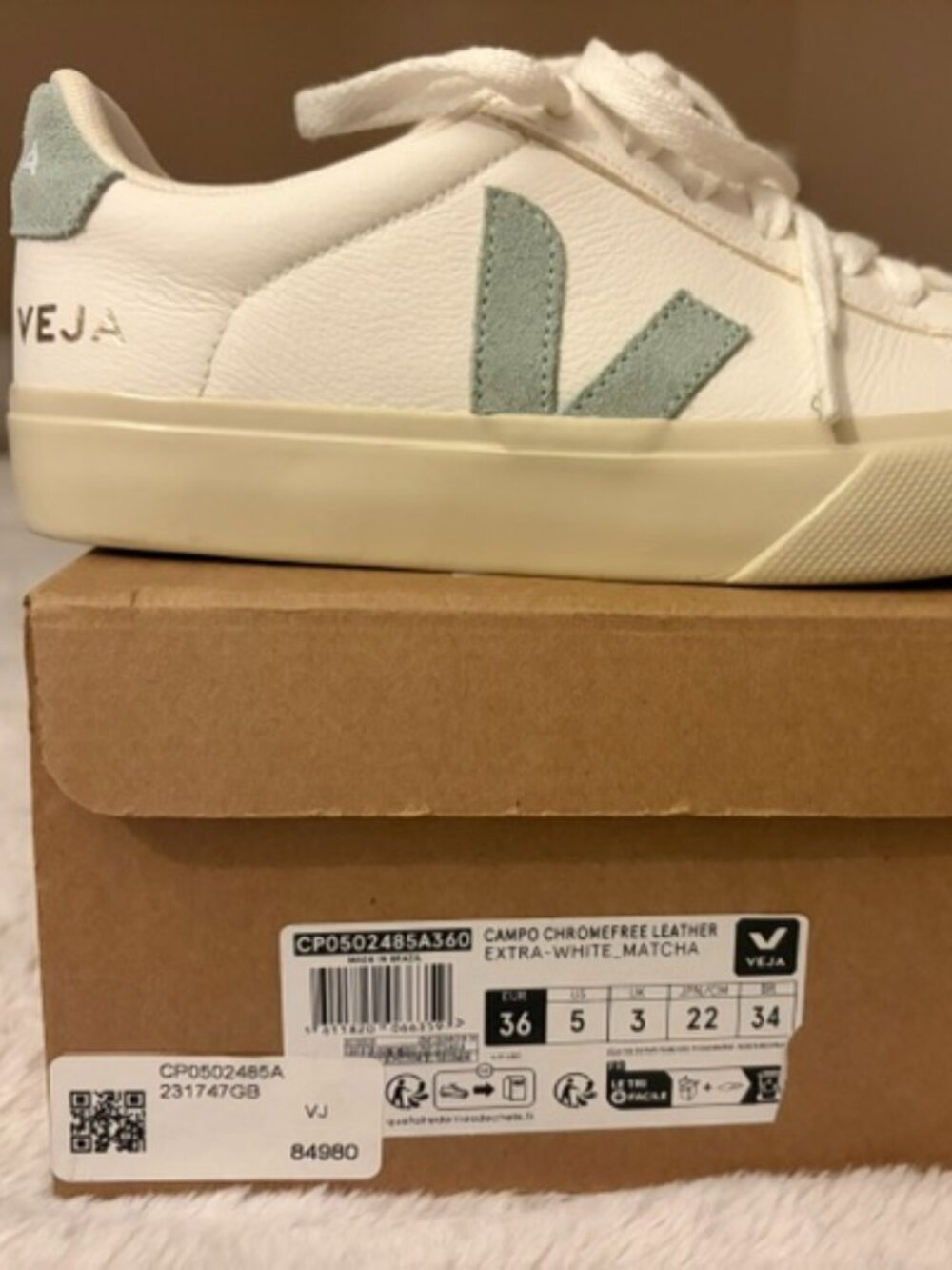 LIKE NEW - Veja Campo Sneakers - Extra White/Matcha Green - Leather - Size US 5